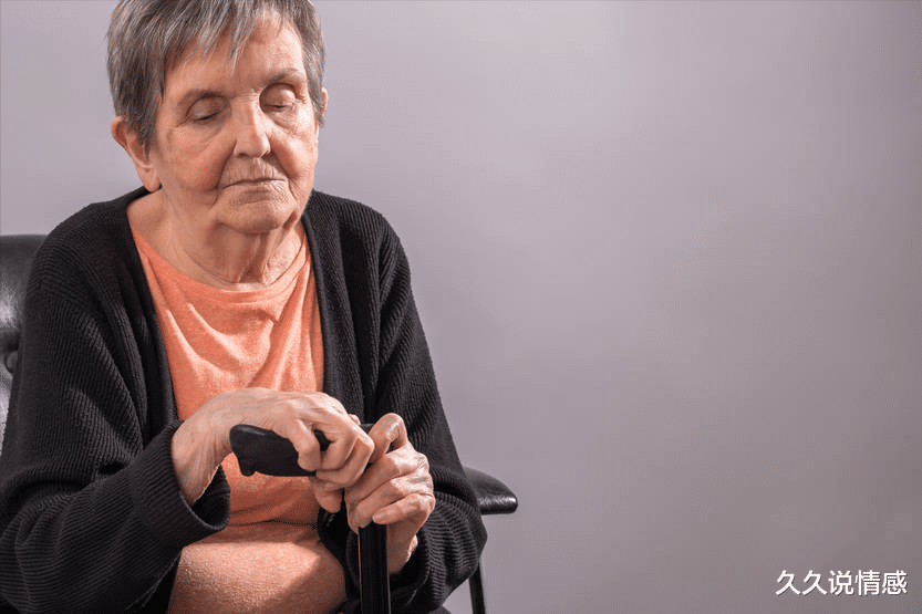 离婚 和42岁男人再婚2个月散伙，60岁大妈：他要求太过分，我接受不了