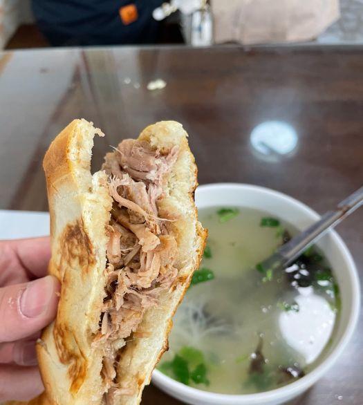 陈晓说美食 西安真正的老字号,肉夹馍10元1个火了上百年,电视台轮番来采访