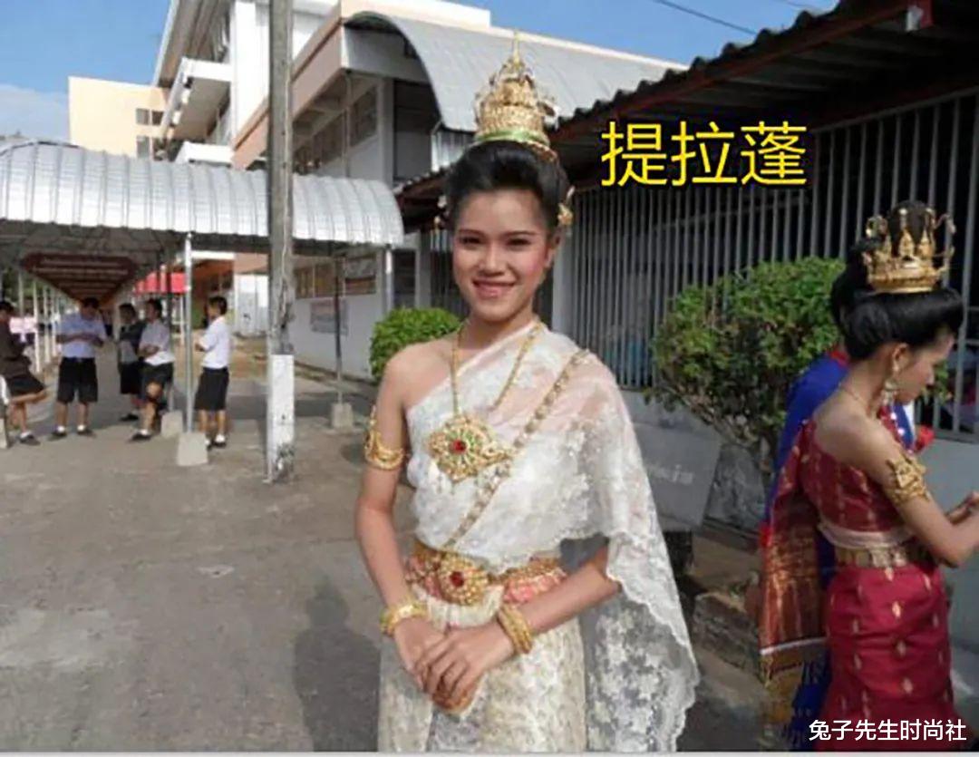 诗妮娜|20岁提拉蓬走贵妃“老路”，蓄长发在车内拍照，稚嫩面庞取悦泰王