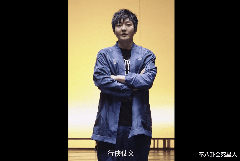 杨幂|杨幂新造型显疲态，漂染红发似发廊妹，脖颈青筋与凹陷脸颊却难遮