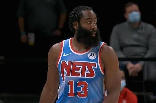 篮网队|篮网险胜夜：哈登成队史首人，阿杜一举动太抢镜，欧文牺牲显成效