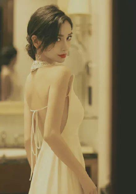 李若彤|年终红毯：Baby白得“冻”人，李若彤秀水蛇腰，张雨绮巧遮事业线