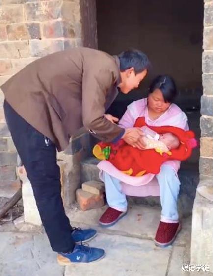 |网红自曝三胎孩子去世，疑早有征兆，被网友举报后依旧痴迷于直播