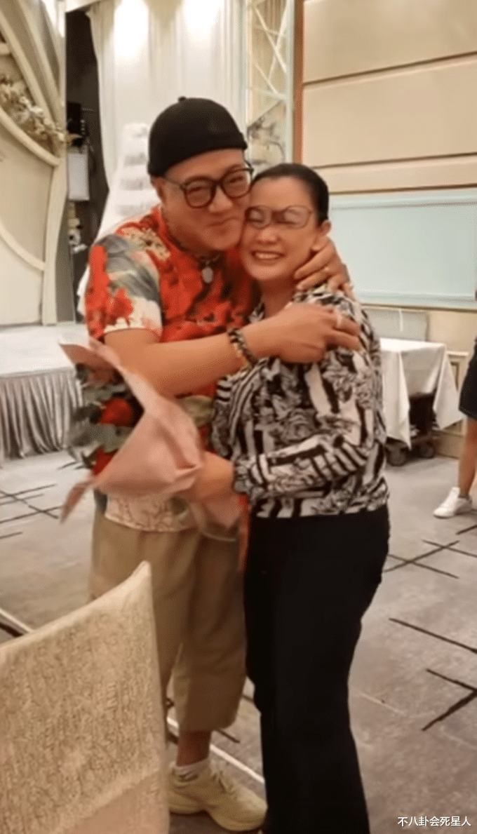 鲁振顺|64岁港星被58岁内地妻子“求婚”，吃药备孕生子，买百万嫁妆