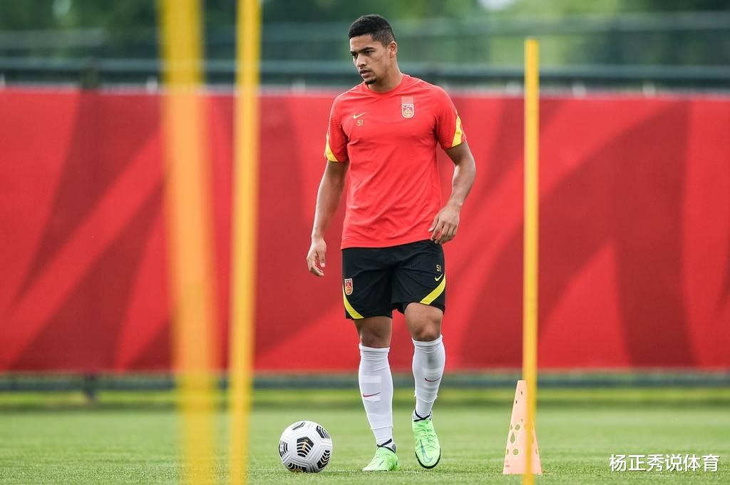 國(guó)足|千里馬常有而伯樂(lè)不常有！國(guó)足最期待的歸化中后衛(wèi)，身體強(qiáng)悍國(guó)足后防穩(wěn)了