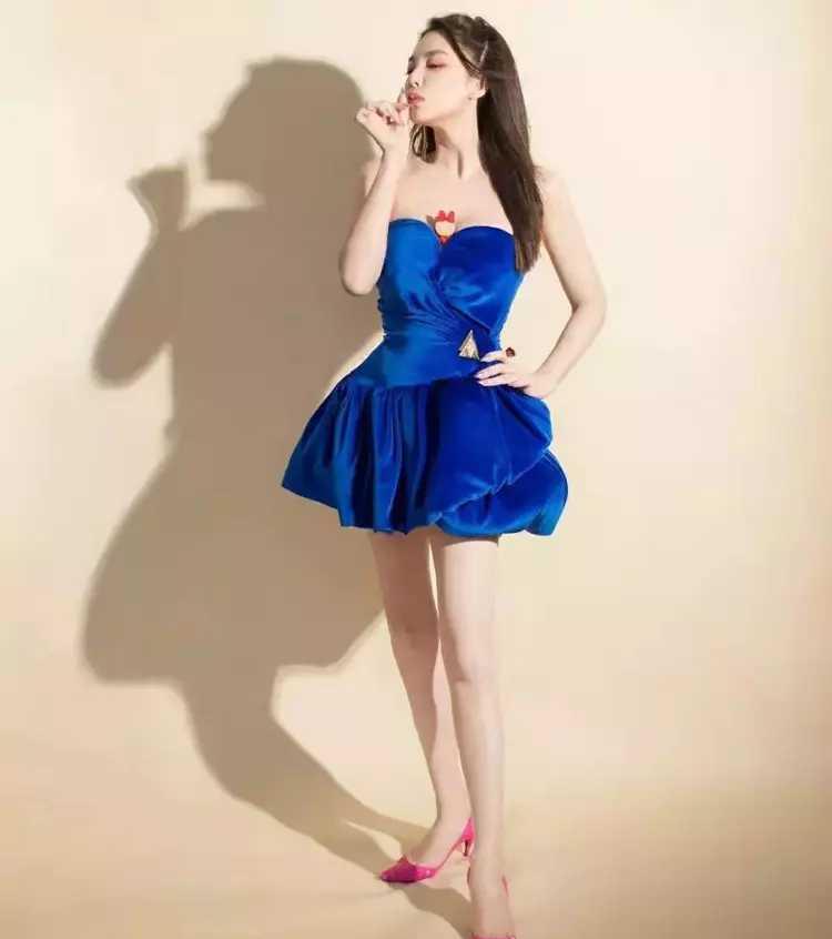 梅高兴谈娱乐 张雨绮拍时尚大片，领口“牙签”设计成亮点，评论区再现“神评