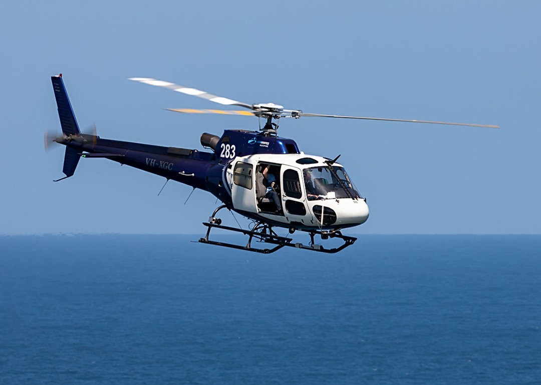  地球在自转，直升机悬停12小时后，会到地球另一边吗？