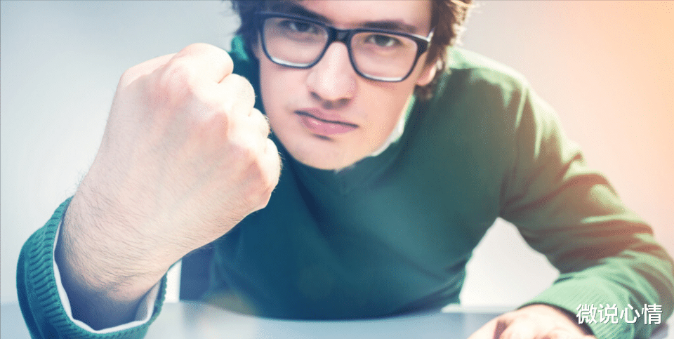 微说心情 父亲被他的儿子撵出家门,老公好心收留父亲,十年后发生意外