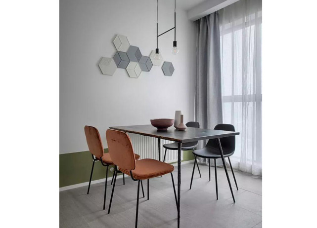 74平简约二居室卫生间采用干湿分离的设计，空间清新又自然