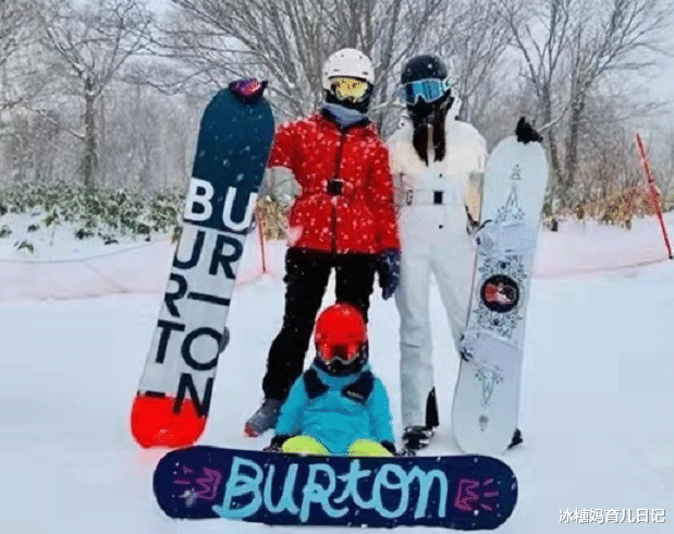 小海绵|杨颖带4岁儿子光顾陈赫火锅店，小海绵穿成“潮娃”，小手抢镜