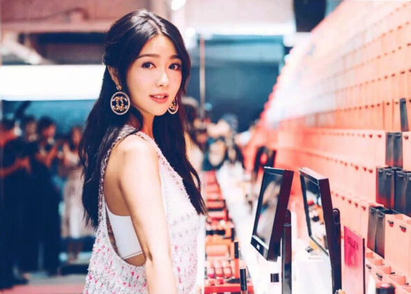 薛凯琪|出道就高起点，差点成成龙儿媳妇，27岁抑郁险自杀，今40岁仍单身