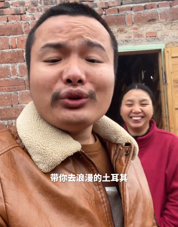 鞠婧祎|牛爱芳更新视频掉粉3万，唱情歌被吐槽油腻，网友：编不下去了？