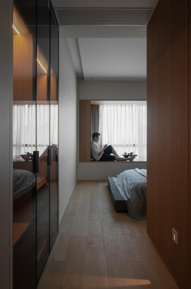 难怪低饱和度色彩越来越流行,看了她160㎡大宅后,确实很温馨