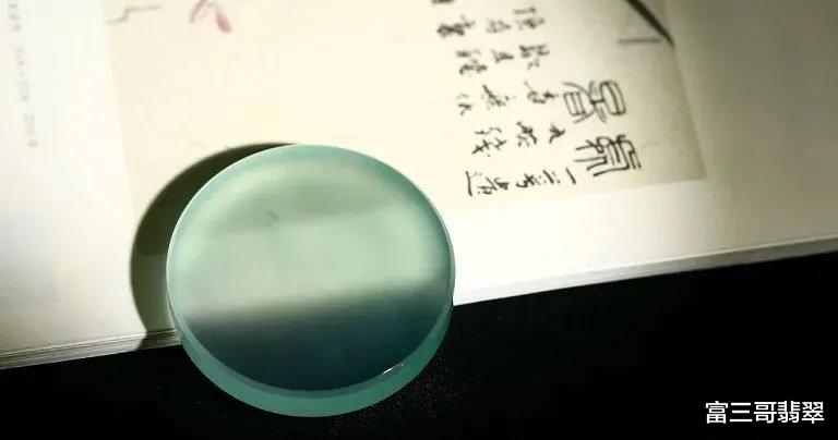 翡翠|玉赏 | 净凝游逸，极品翡翠镯心