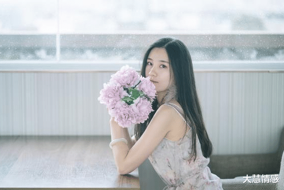 大慧情感|想要让异性心甘情愿为你付出,不能一味等待,要学会主动出击