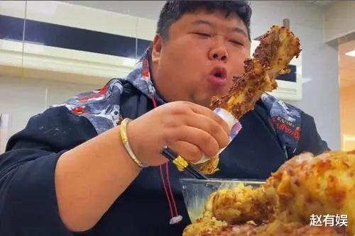 饮食|510斤的吃播还在吃，父母也都支持：能吃又能赚钱，多好的事