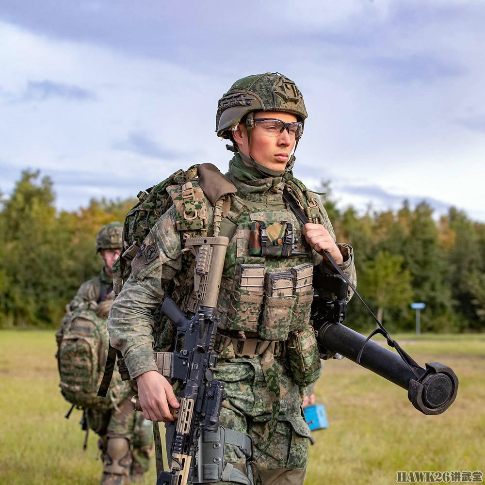 机枪|荷兰机械化步兵营实战演习 强悍女兵充当机枪手 工兵拿电锯破门