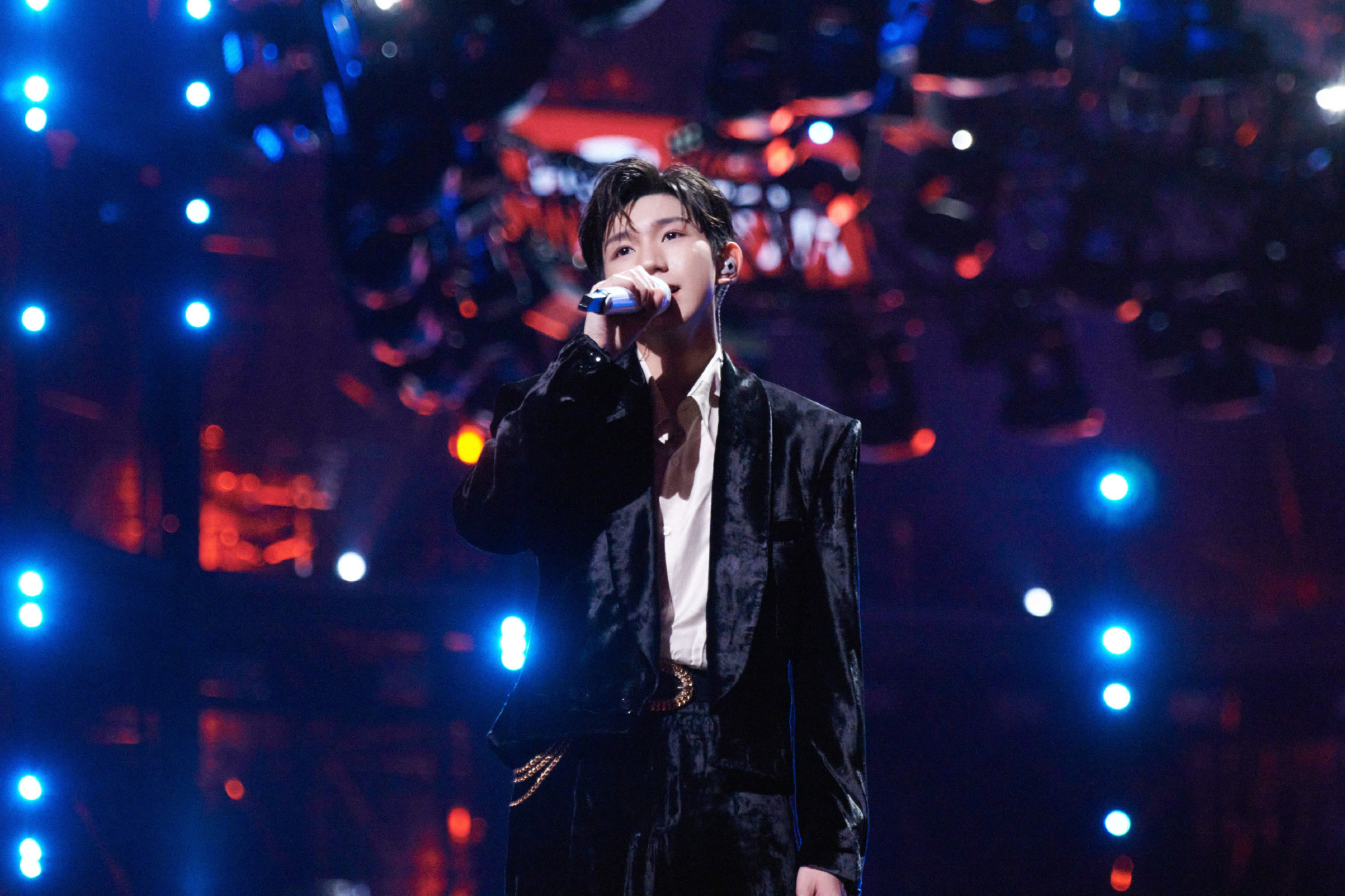 王源|“尖叫之夜”暂定嘉宾：肖战、蔡徐坤、张艺兴、王源四大顶流齐聚