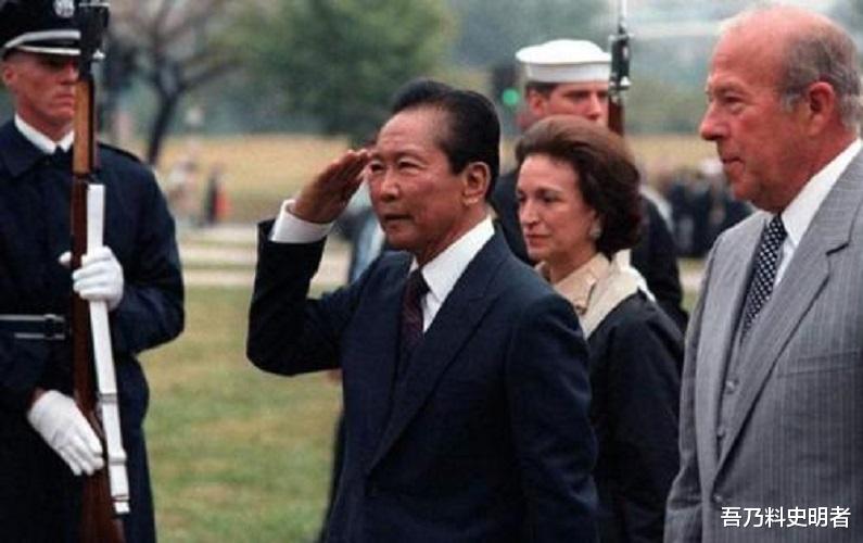 菲律宾 世界巨贪：家藏数吨黄金，拥有29架飞机，一己之力拖垮国家经济