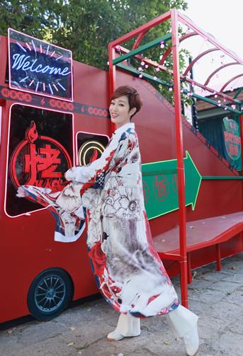 方脸妹说时尚|陈法蓉逆袭当老板变化大，穿衬衫裙容光焕发，不穿西装美过三闺蜜