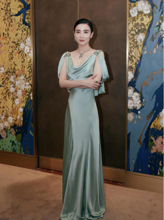 宋佳|宋佳更新近照，被赞逆生长，不输当代流量小花