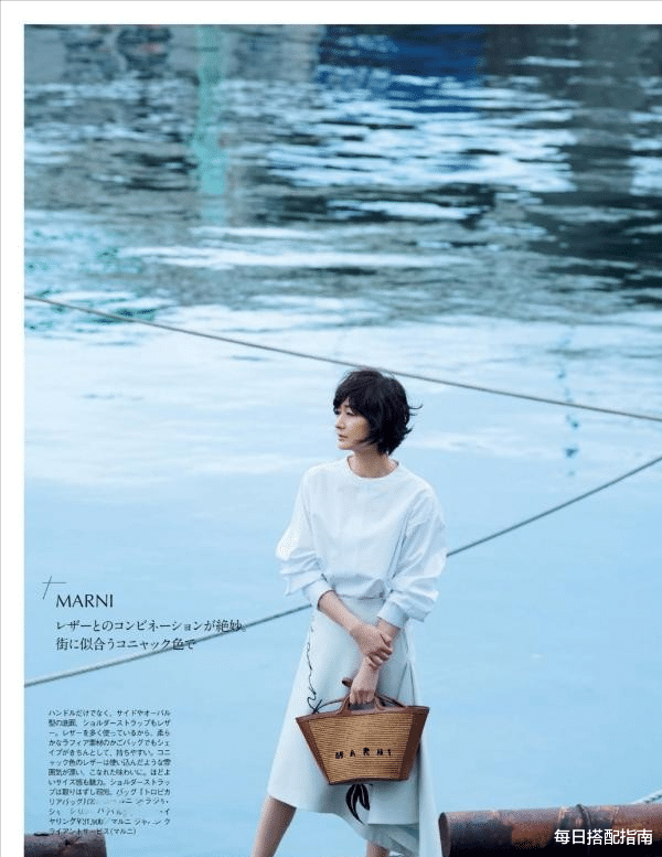 每日搭配指南|过了50岁重新定位穿搭,造型就算不时髦、不减龄,但必须优雅从容