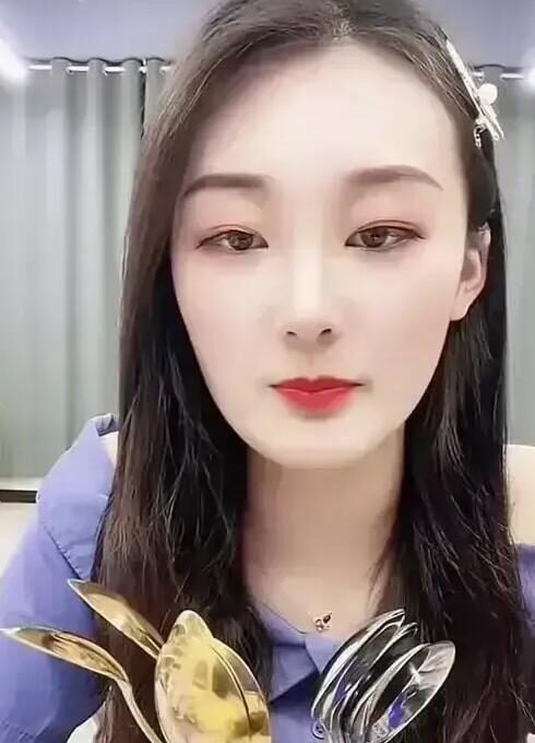 陈亚男|离婚之后陈亚男首度开直播卖货！遭网友投诉，仅五分钟就被封号