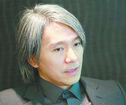 奶球妈咪聊|港媒曝周星驰追求17岁落选港姐,两人约会照曝光,互动甜蜜无代沟