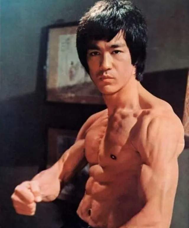 阿诺德·施瓦辛格|世界公认的五位硬汉男星代表：史泰龙施瓦辛格上榜，中国不是成龙