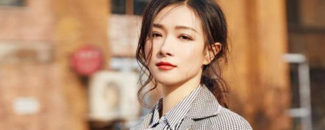 万茜|万茜晒升级版“亚洲蹲”，网友争相模仿，直呼：腿快断了，太难了