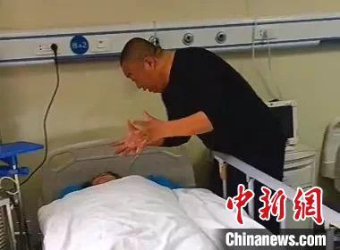 吉林日报 17岁少女从四楼坠下，民警见义勇为抢救生命