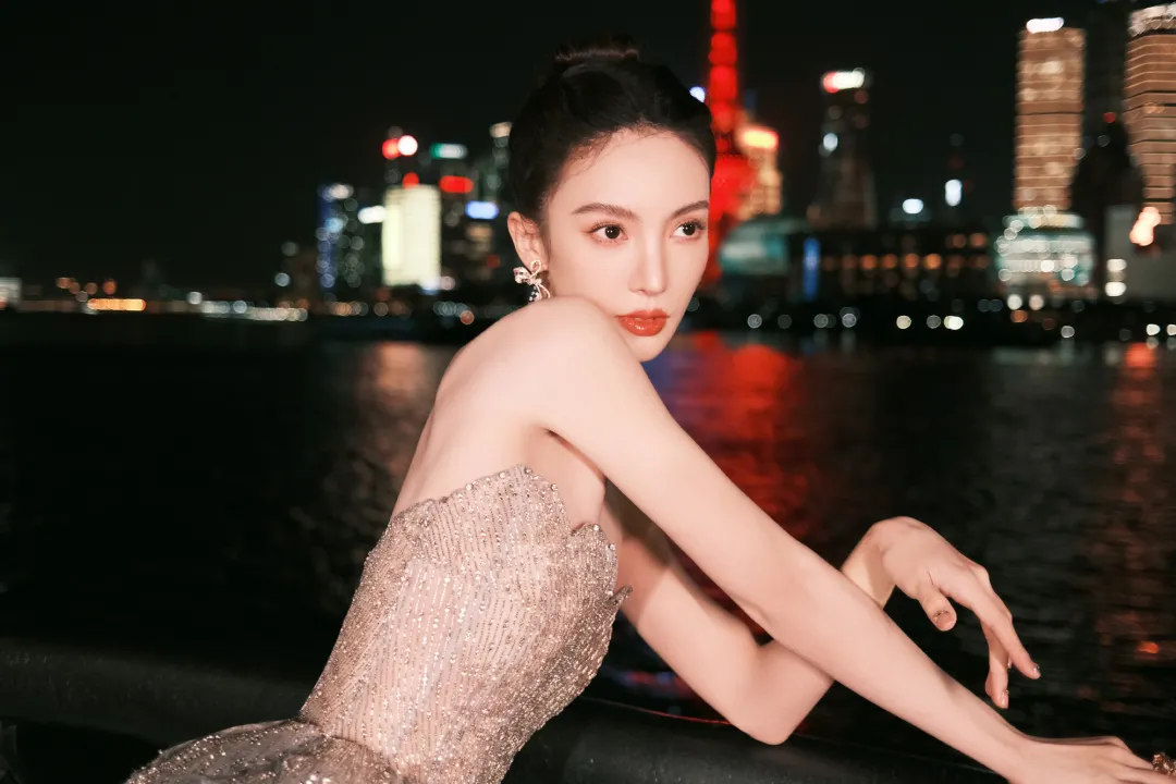 金晨|才爆红一年,她就“人设翻车”?什么女神,都是装的