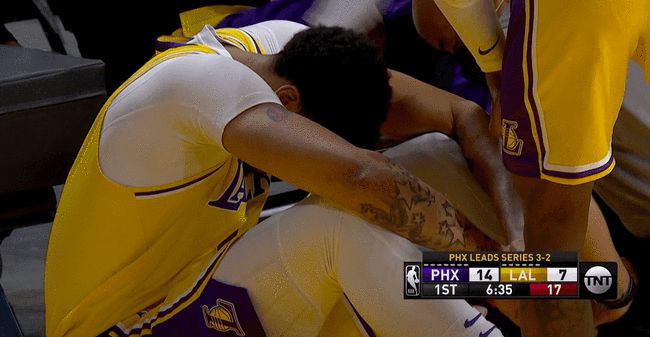 安东尼·戴维斯|浓眉伤势再度加重，湖人队内奸被揪出，此人一直蛊惑浓眉带伤参战