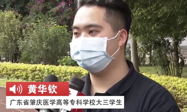 |火车上8名医学生救回心梗男子，“决不放弃生命”，网友纷纷叫好