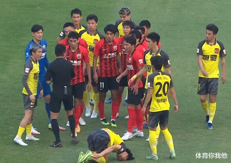 广州队|0-1！广州队丢掉第二，天才造点张琳芃打飞，郑智8场拿14分笑了