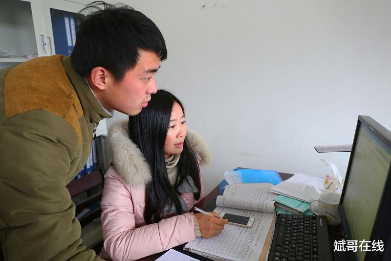 |中年职场:一天被老板训三次,同事羡慕不已,这是什么道理?