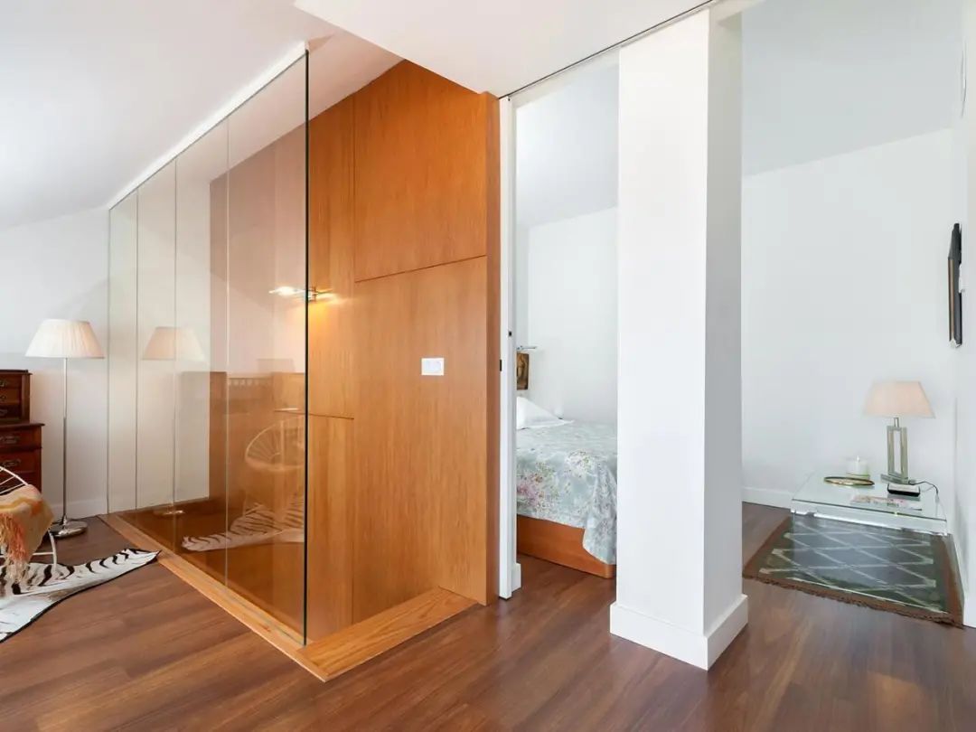 |146㎡顶复式，上下2层住五口人，实景高级，楼梯还能当电视墙！