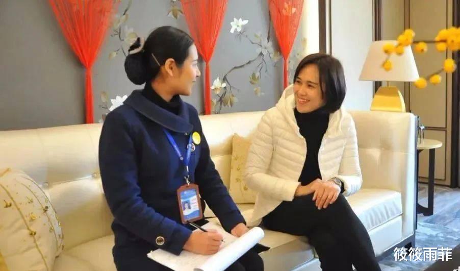 筱筱雨菲 为什么有些人不愿买墓地，而是花几十万买小区放骨灰盒？你怎么看