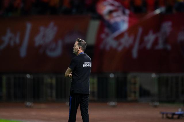 李章洙|李章洙继任深圳主教练？武汉五轮不胜被保级，青岛队还能保级吗？