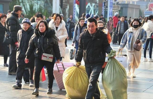 求职|35岁单位不要，50岁工厂不招？当下现状难免让人“后背发凉”