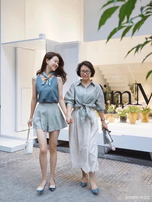 时尚搭配师瓜瓜|女人45岁以后，不管穿裤子还是裙子，少穿这2种鞋子，低级没气质