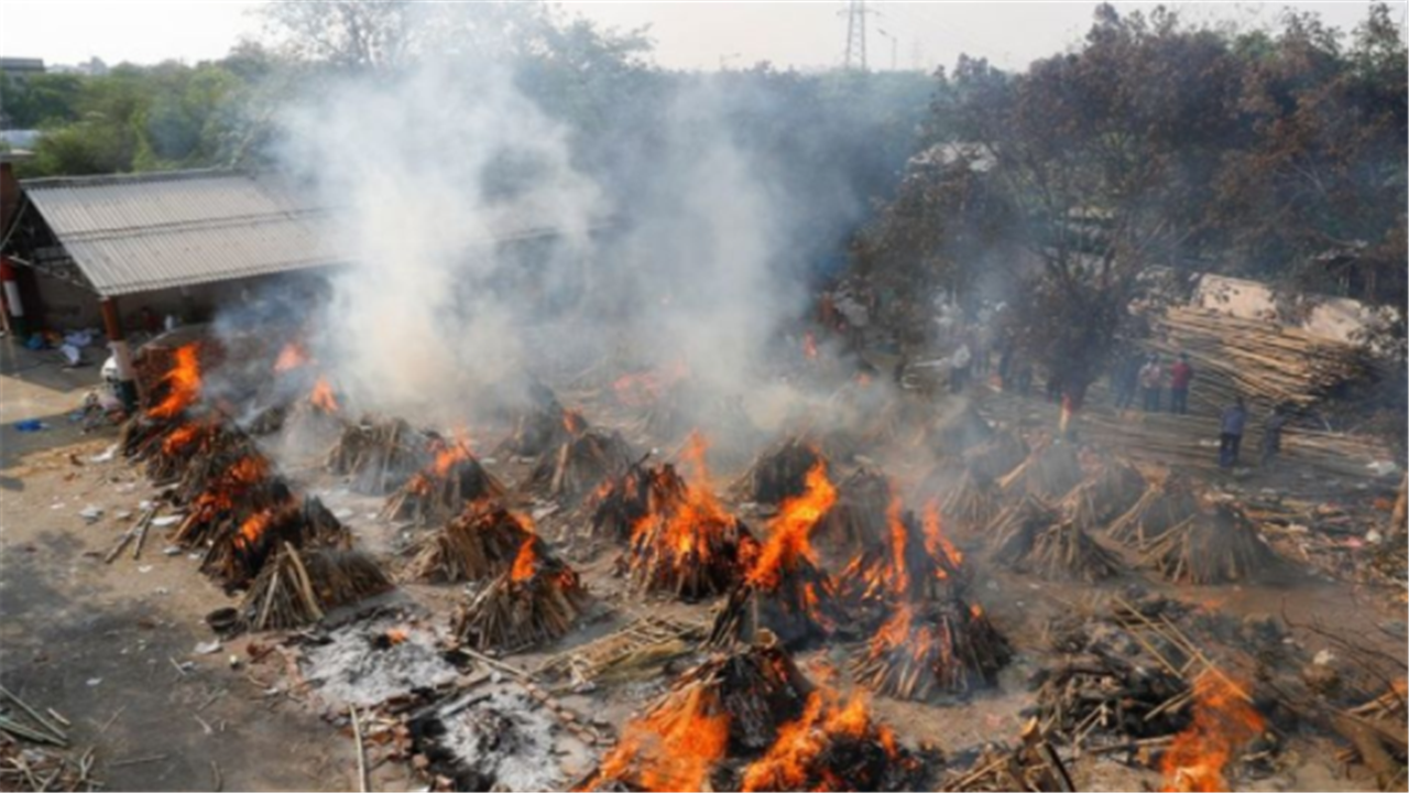 印度終於承認瞭，露天火葬場污染環境，近170萬印度人死於空氣污染-圖4