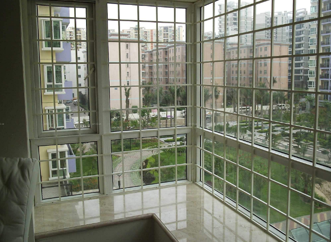 建材商吐真言:开发商装的入户门窗要不要换?太多家庭做错了!