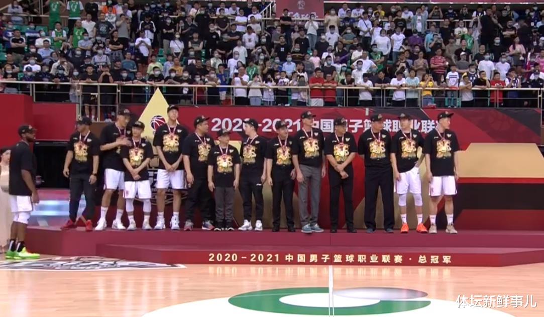 广东男篮|耻辱丢冠后，郭艾伦送了广东男篮9个字，听听易建联 杜锋 王仕鹏怎么说