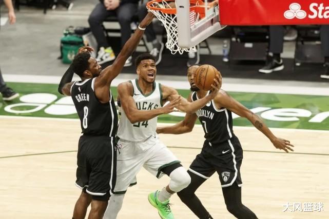 雄鹿隊|還是老樣子！轟34+11弱點非常明顯，你這種打法如何接班詹姆斯？