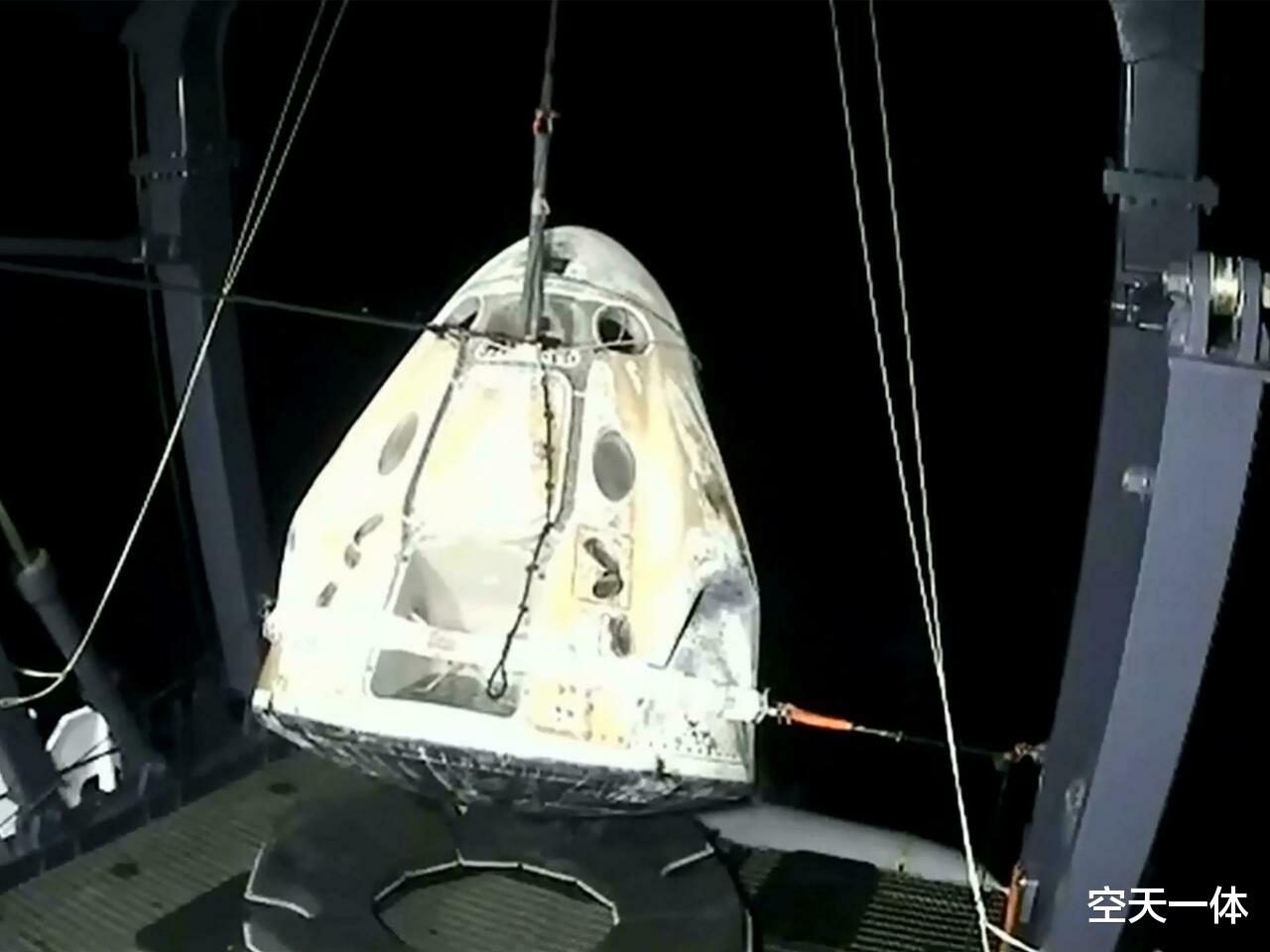 太空 太空旅游版龙飞船来了，本月搭载4名游客上天，边上厕所边看星星