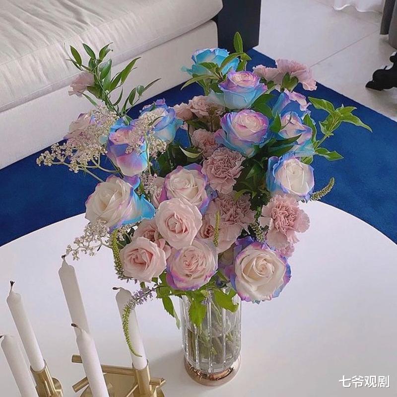 赵丽颖|红裤斜躺贵妃榻,韩国“张雨绮”喜滋滋,韩艺瑟和卡拉OK男友很好