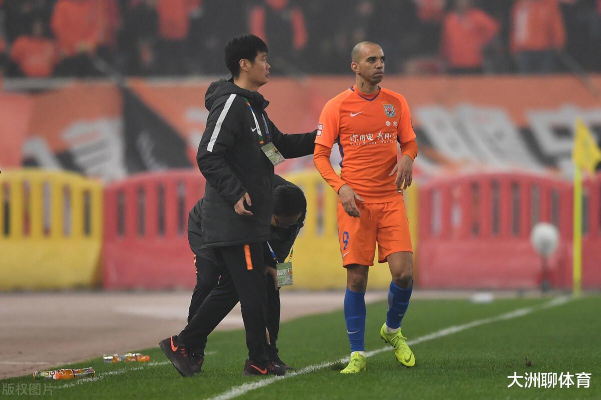 中超|深夜一点！中超收到消息：鲁能功勋不被续约，球迷调侃去申花试试