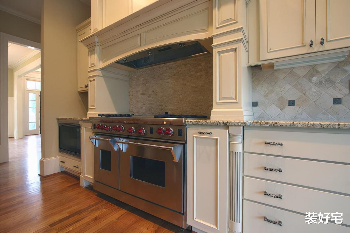 厨房设计定制柜之后，每天都在后悔！多花钱还不实用