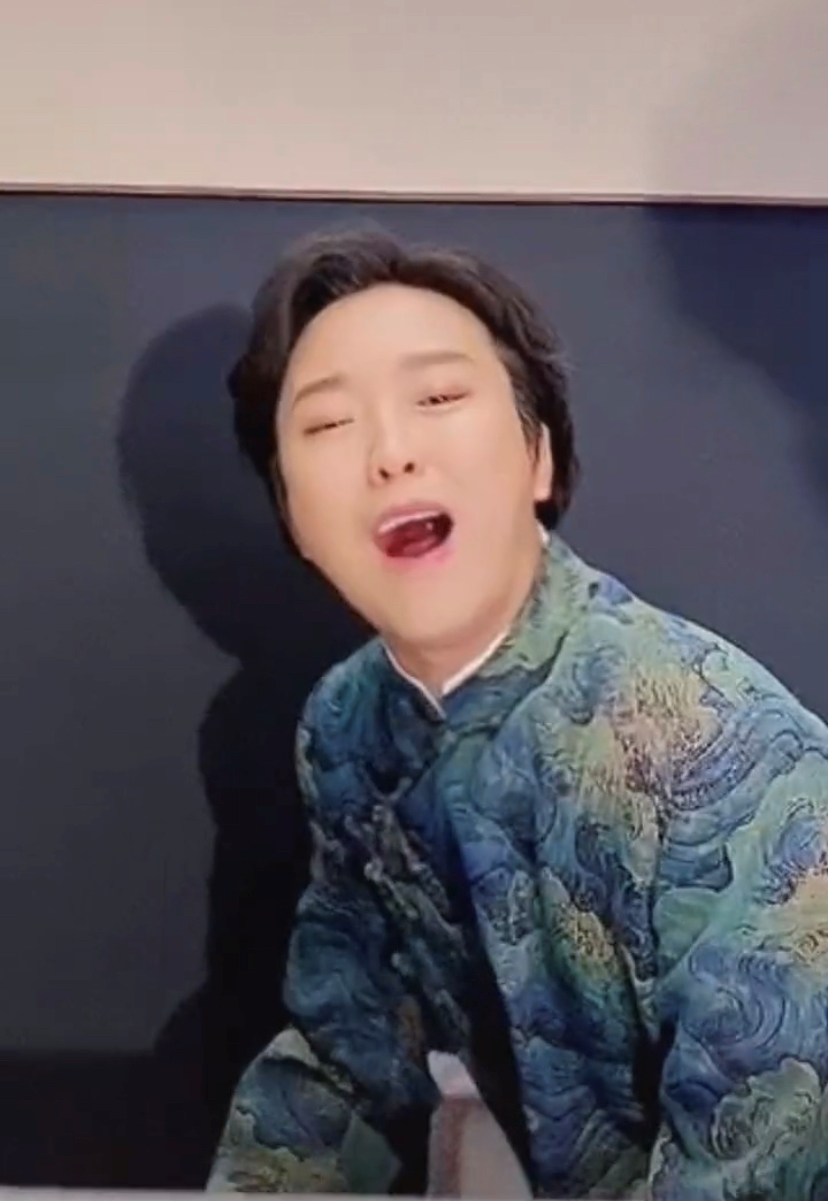 李玉刚|李玉刚胖成“中年贵妃”！脸部褶子出戏，家住私宅和身价不成正比